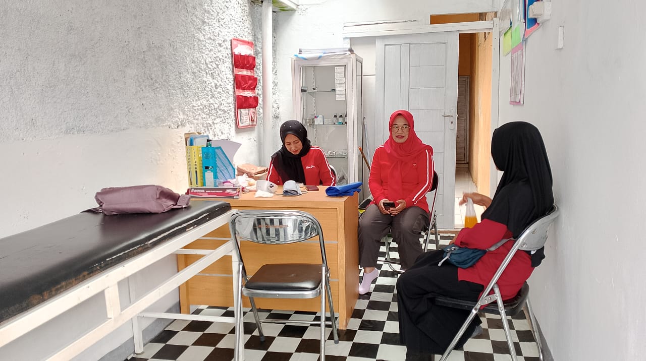 LAYANAN  POS KESEHATAN DESA (POSKESDES) DESA CIOMAS