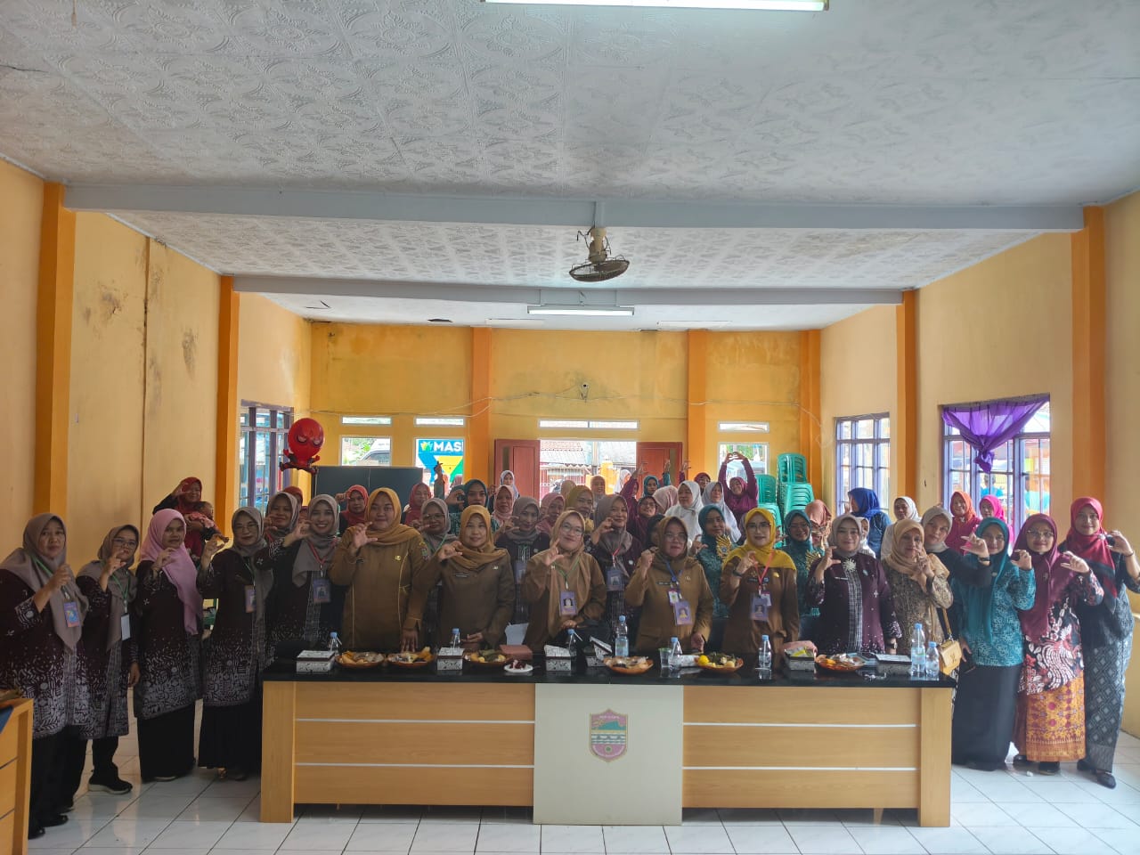 TP-PKK DESA CIOMAS MENUTUP TAHUN 2025 DENGAN BERBAGAI KEGIATAN LOMBA KADER, DESEMBER 2025